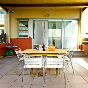 Apartamento Amplio Con Terraza En Zona Muy Tranquila, Esplugues de Llobregat
